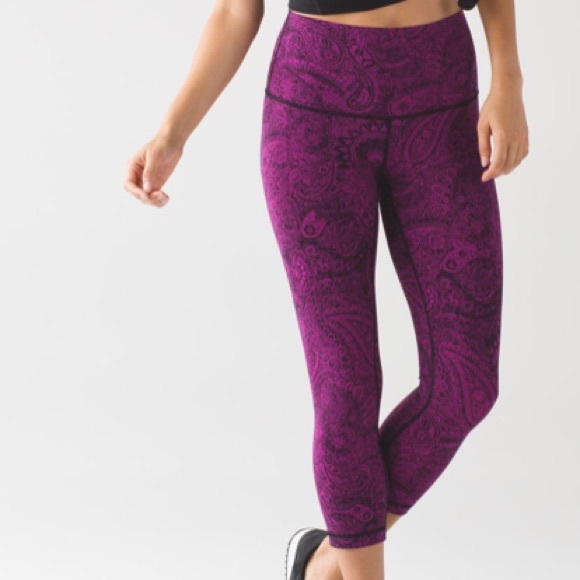 lululemon athletica Pants - Lululemon Wunder Under Crop (Hi-rise) Size 6